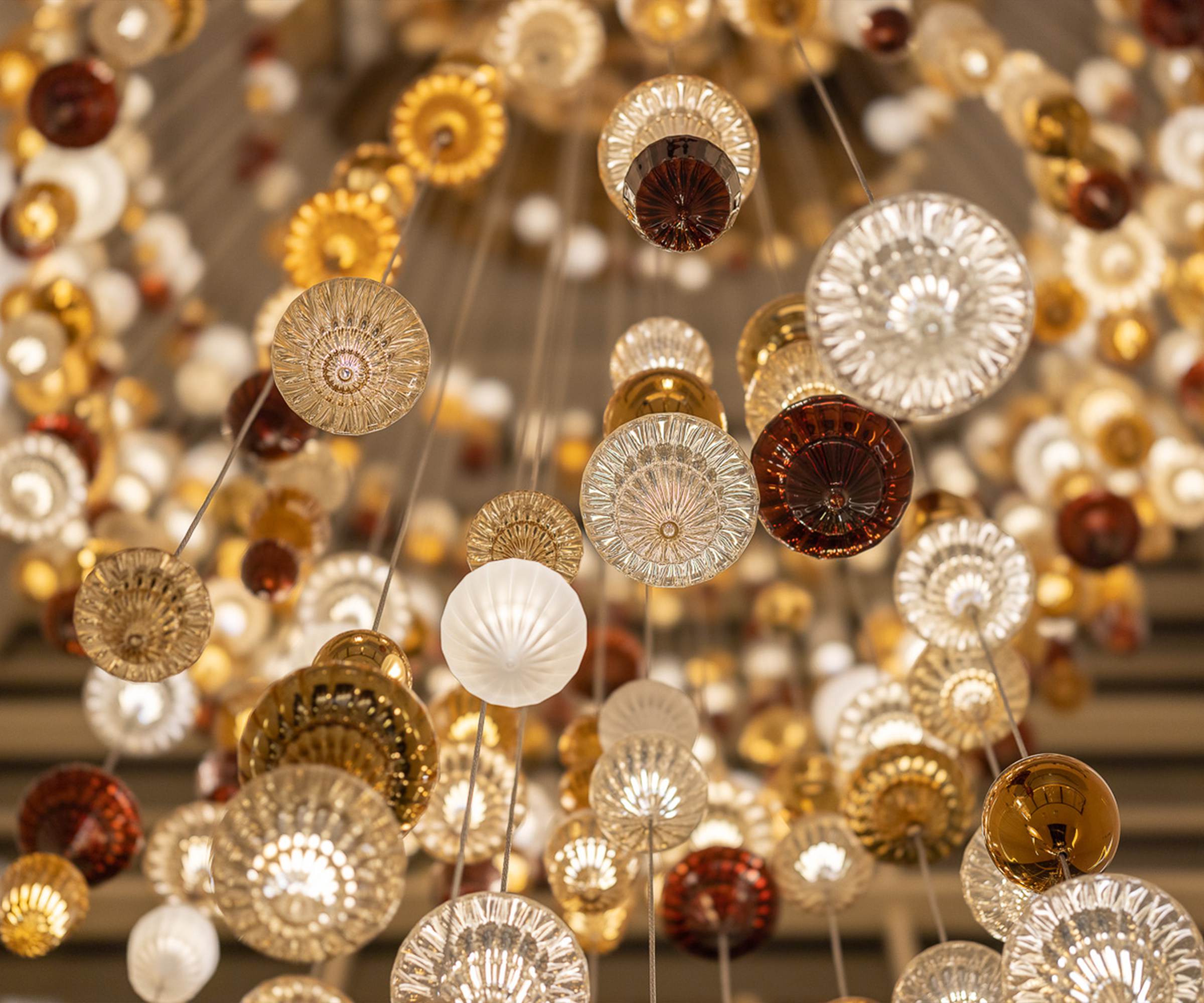 BUTTONWOOD glass disc chandelier, full column in view