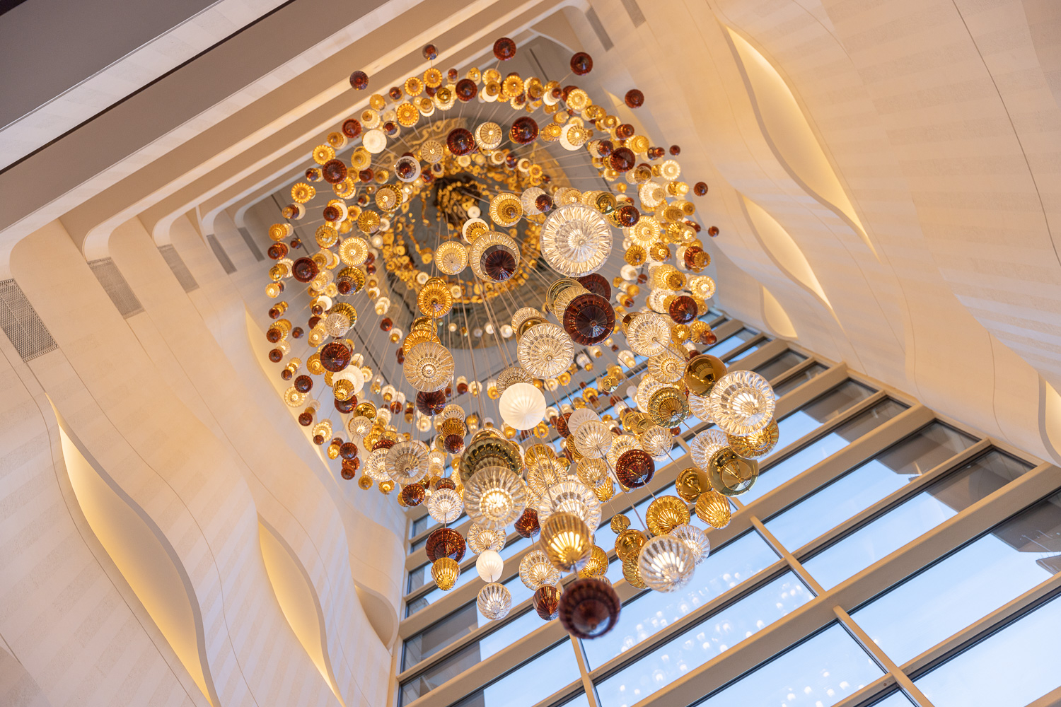 BUTTONWOOD glass disc chandelier, full column in view