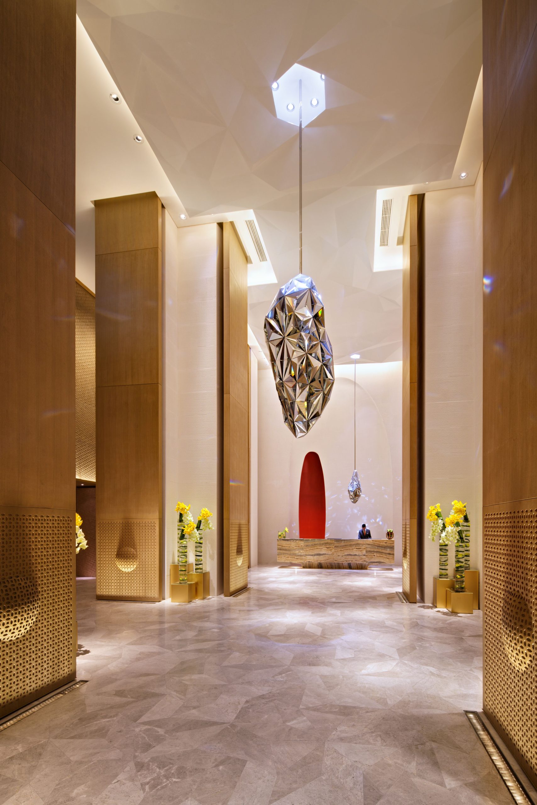 DIAMANTE pendant light in a corridor, scattered light across the walls