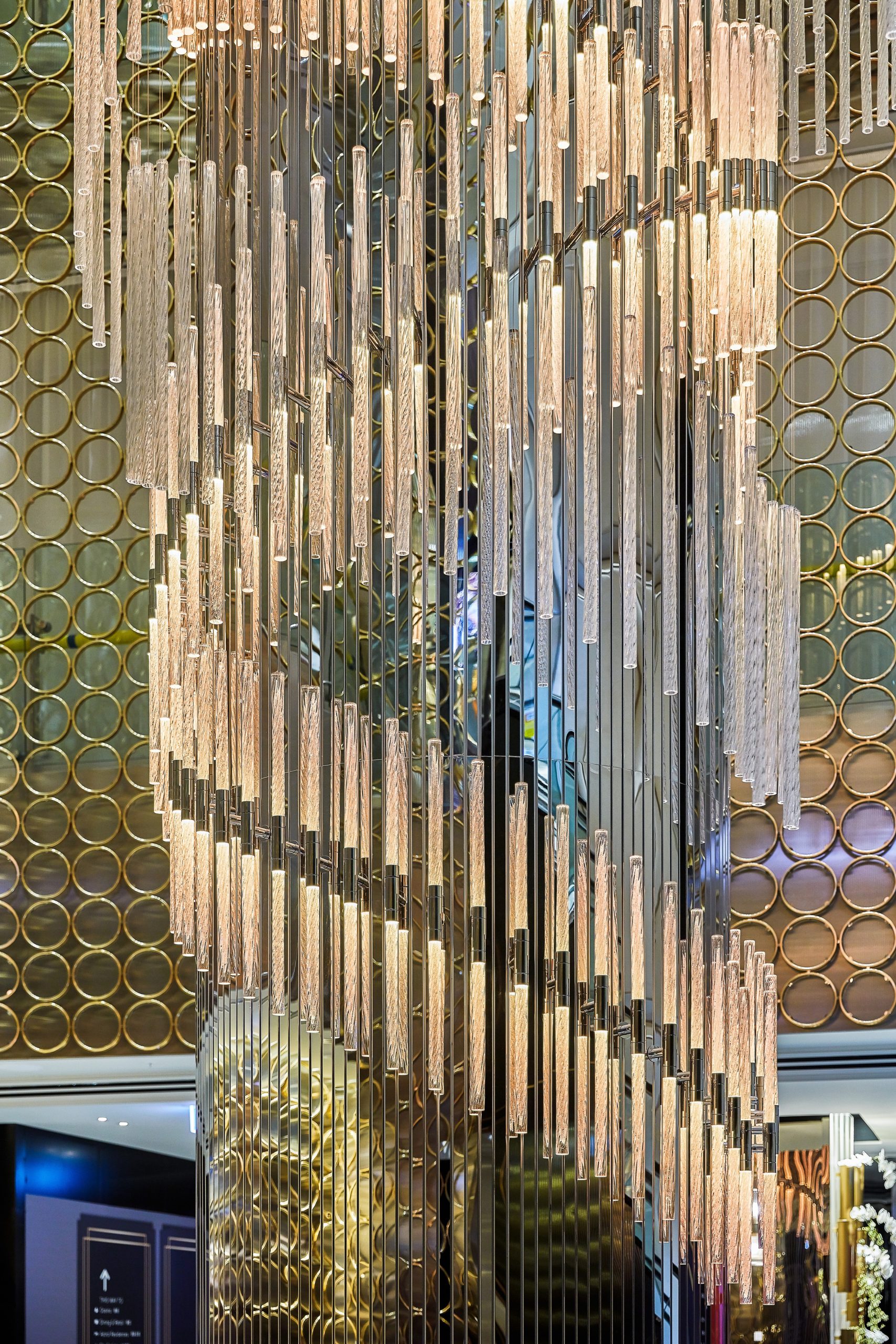 VORTEX chandelier, rod ends at the base of the column