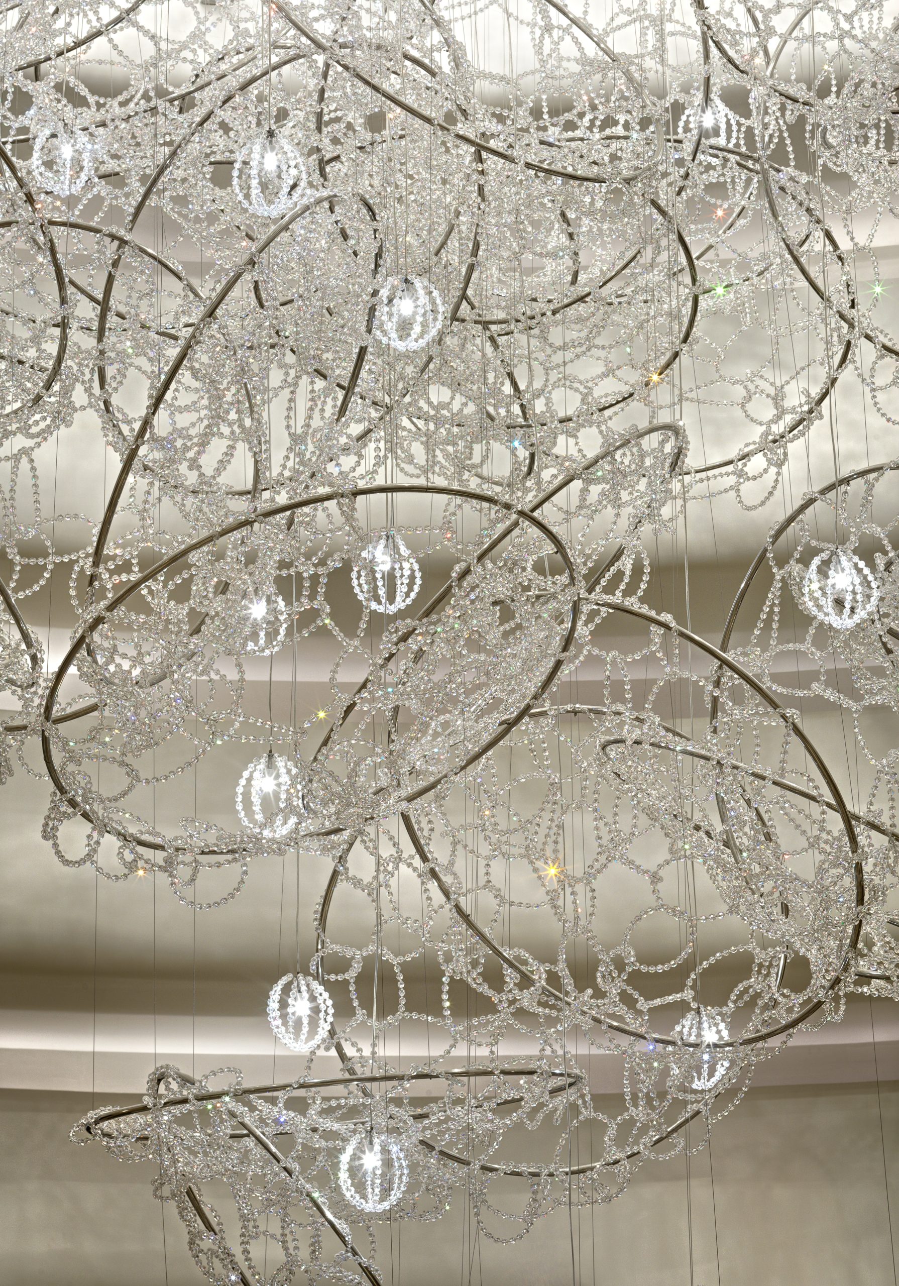 CIRRUS chandelier, open cells and drop crystals together