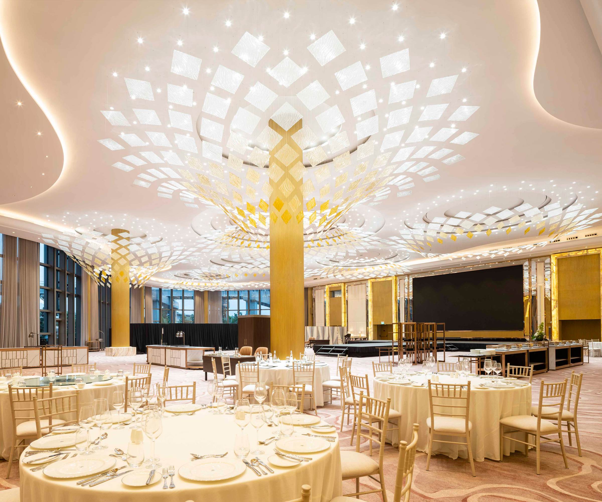 ARBRE ceiling installation, close detail of the crystal + acrylic