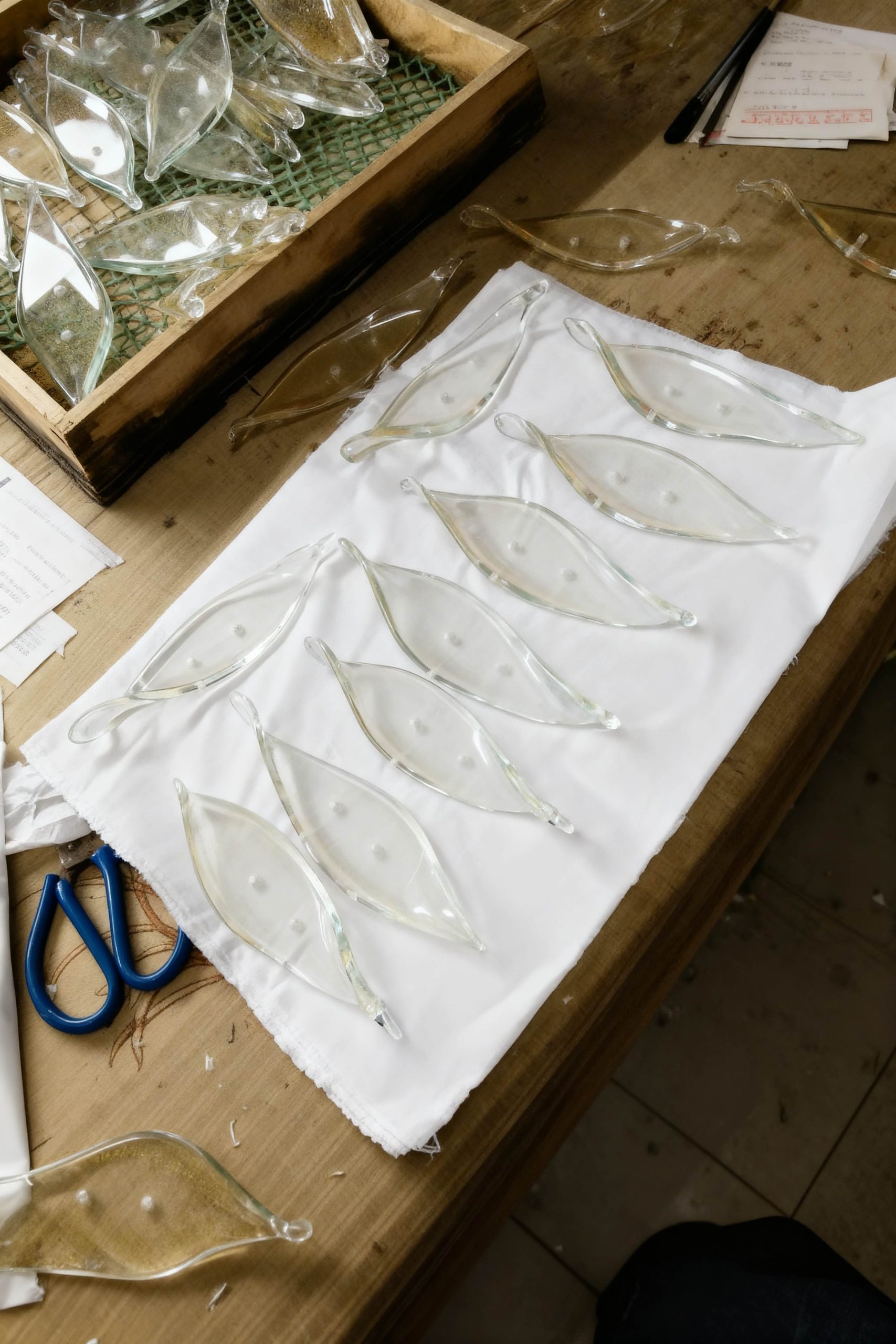 AUTUMNUS ceiling installation, seen from an angle