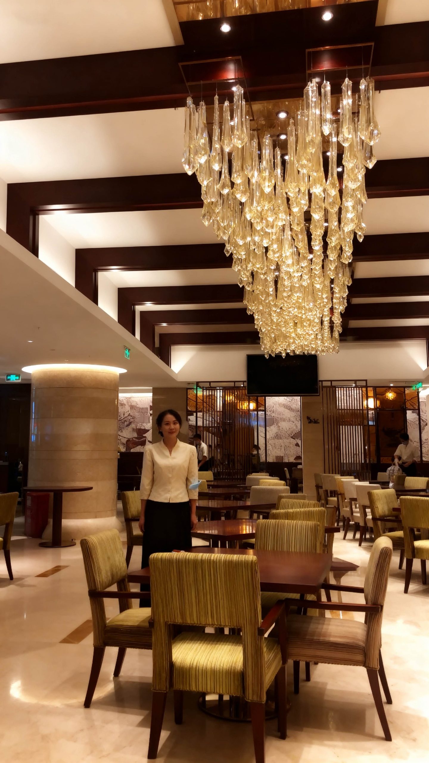 DEWDROP custom restaurant chandelier by SHUCHUANG