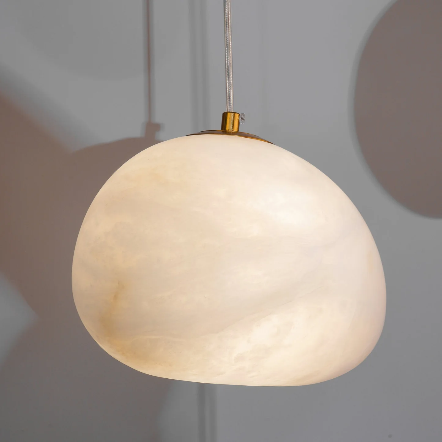 DUNE alabaster pendant light, stone veining detail