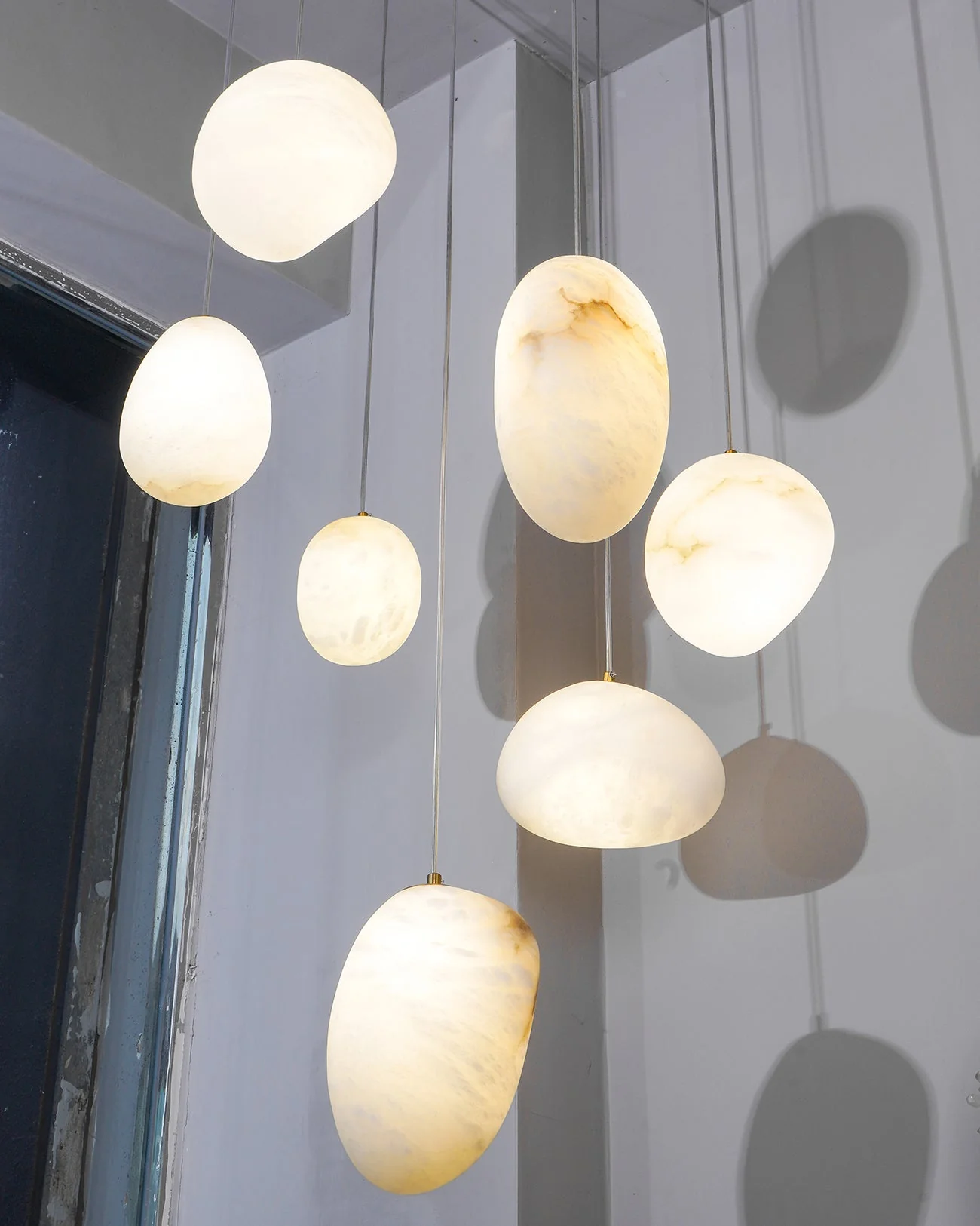 DUNE alabaster pendant light, warm glow detail