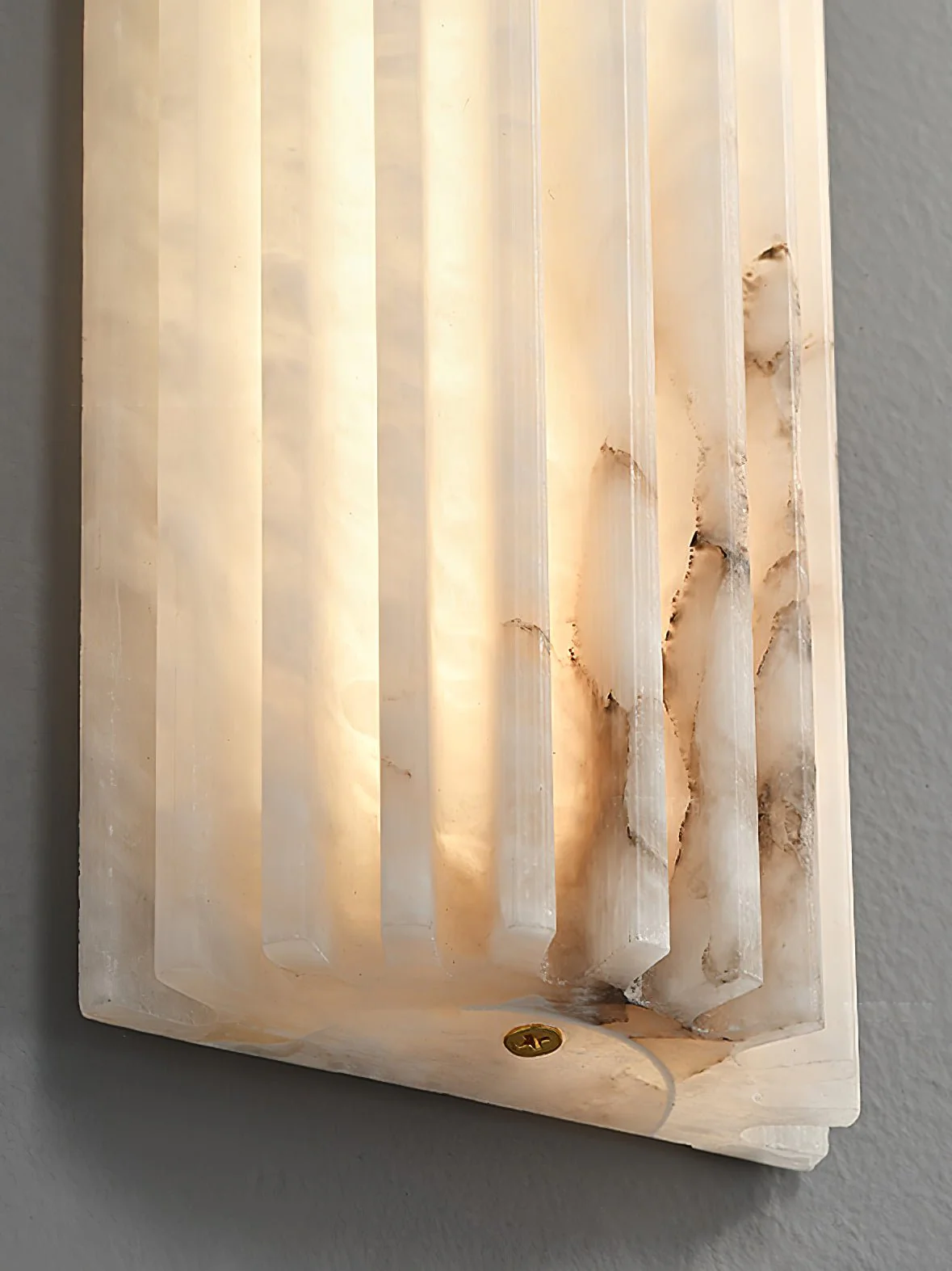 FLORA alabaster pendant light, stone veining detail