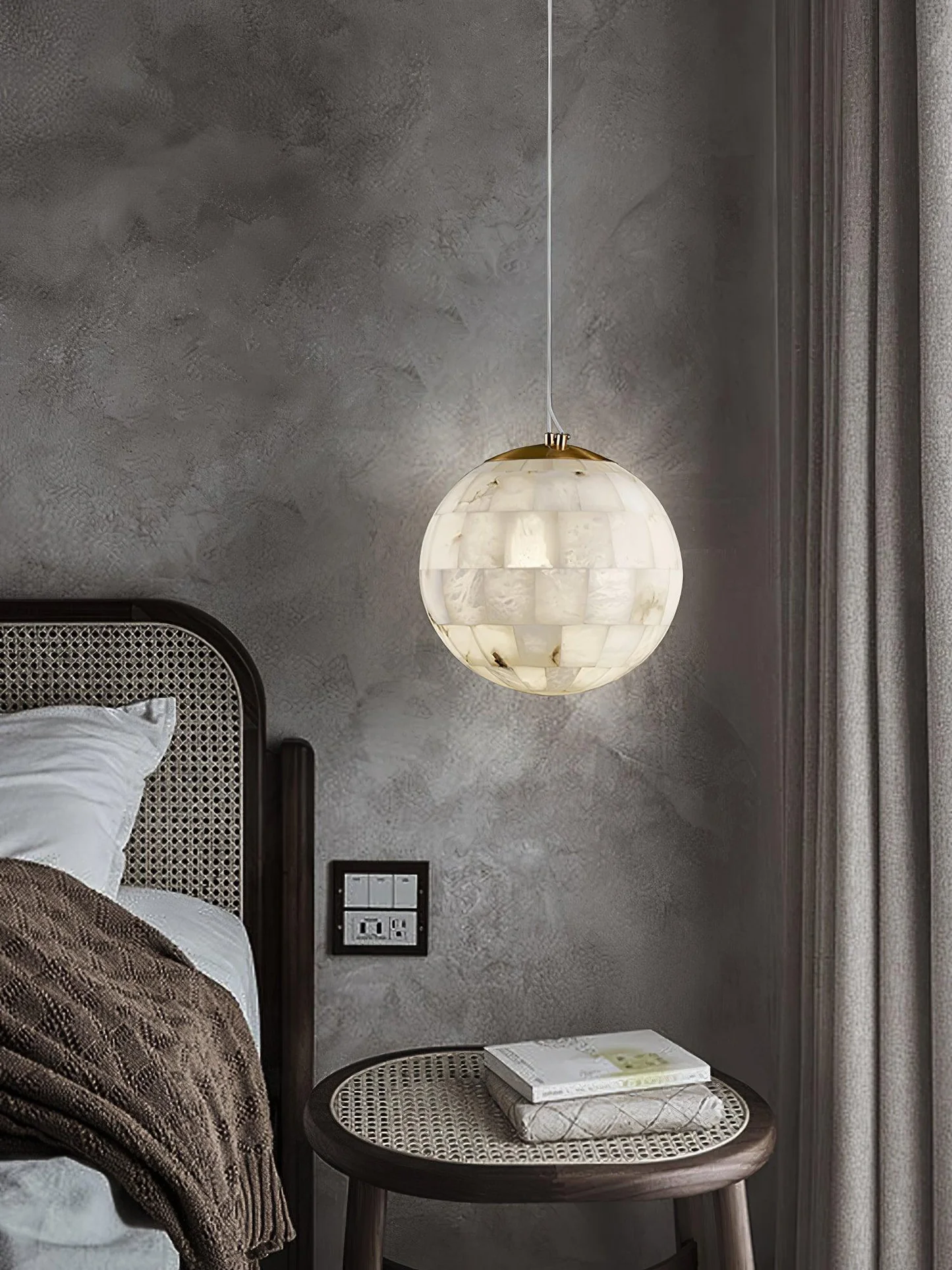 SEVILLE alabaster pendant light, metal fitting detail