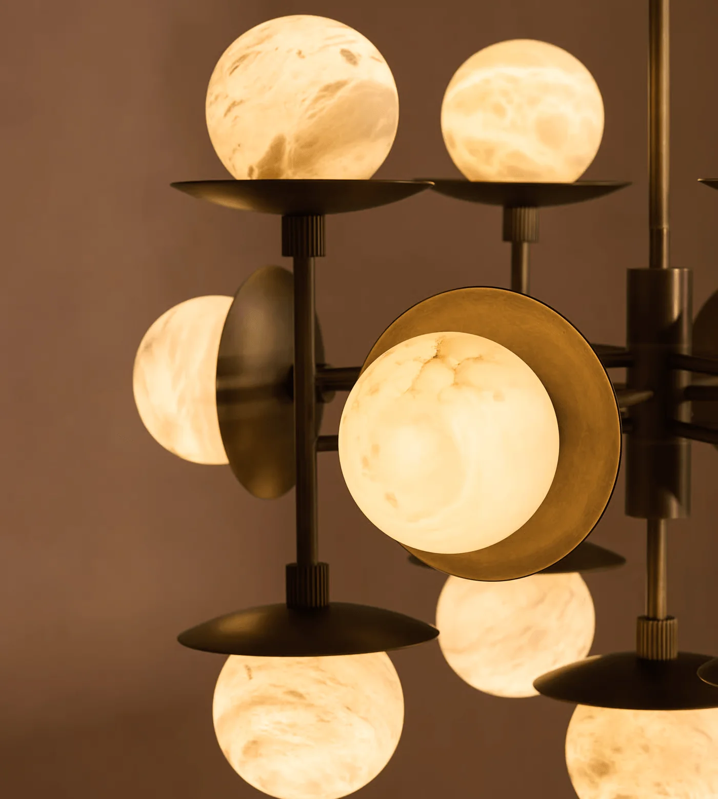 ARGO alabaster pendant light, warm glow detail