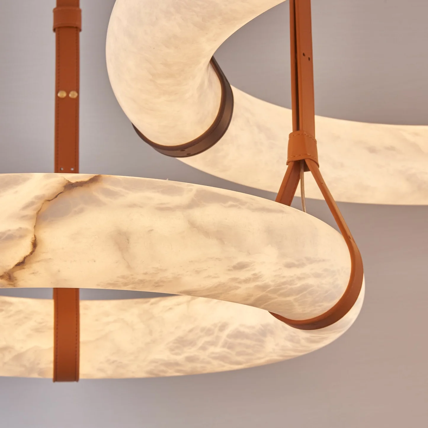 LAREDO alabaster pendant light, warm glow detail