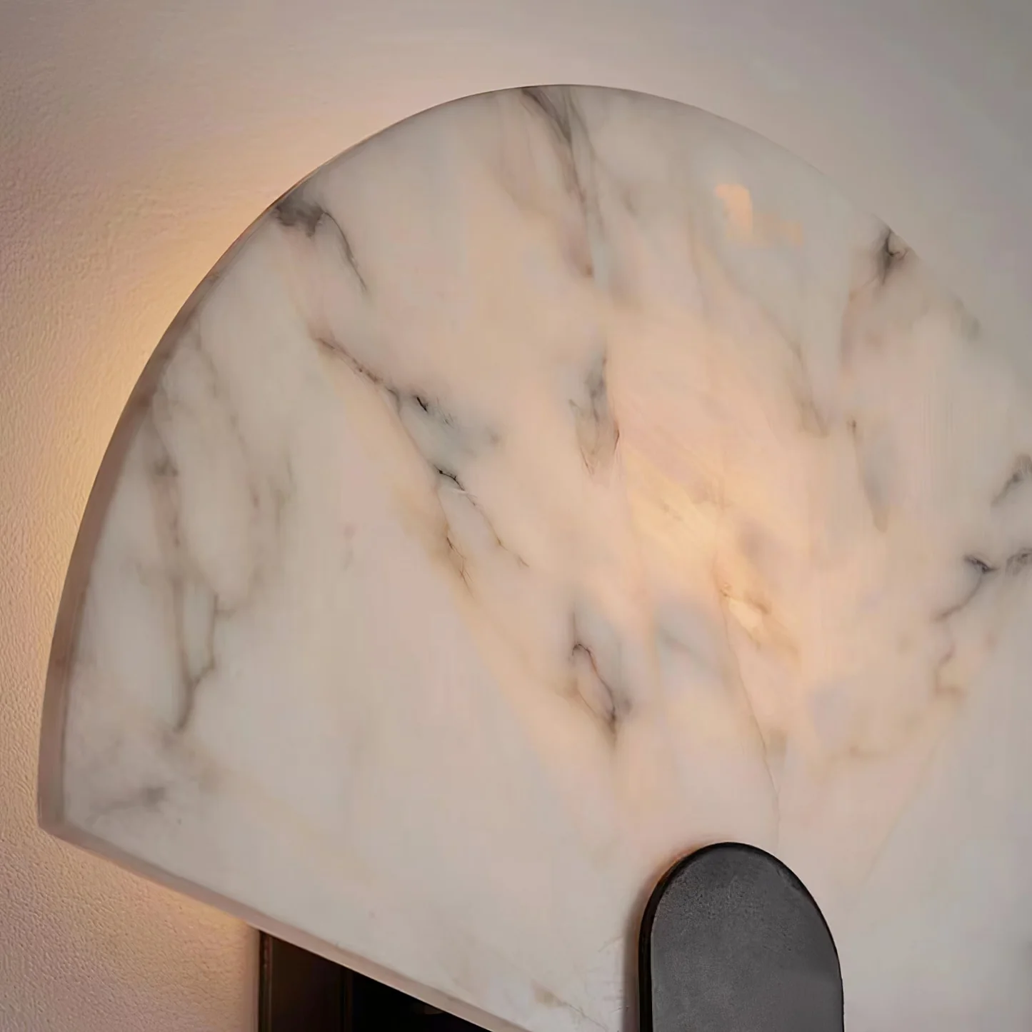 SOLEIL alabaster Wall sconce, seamless stone joins