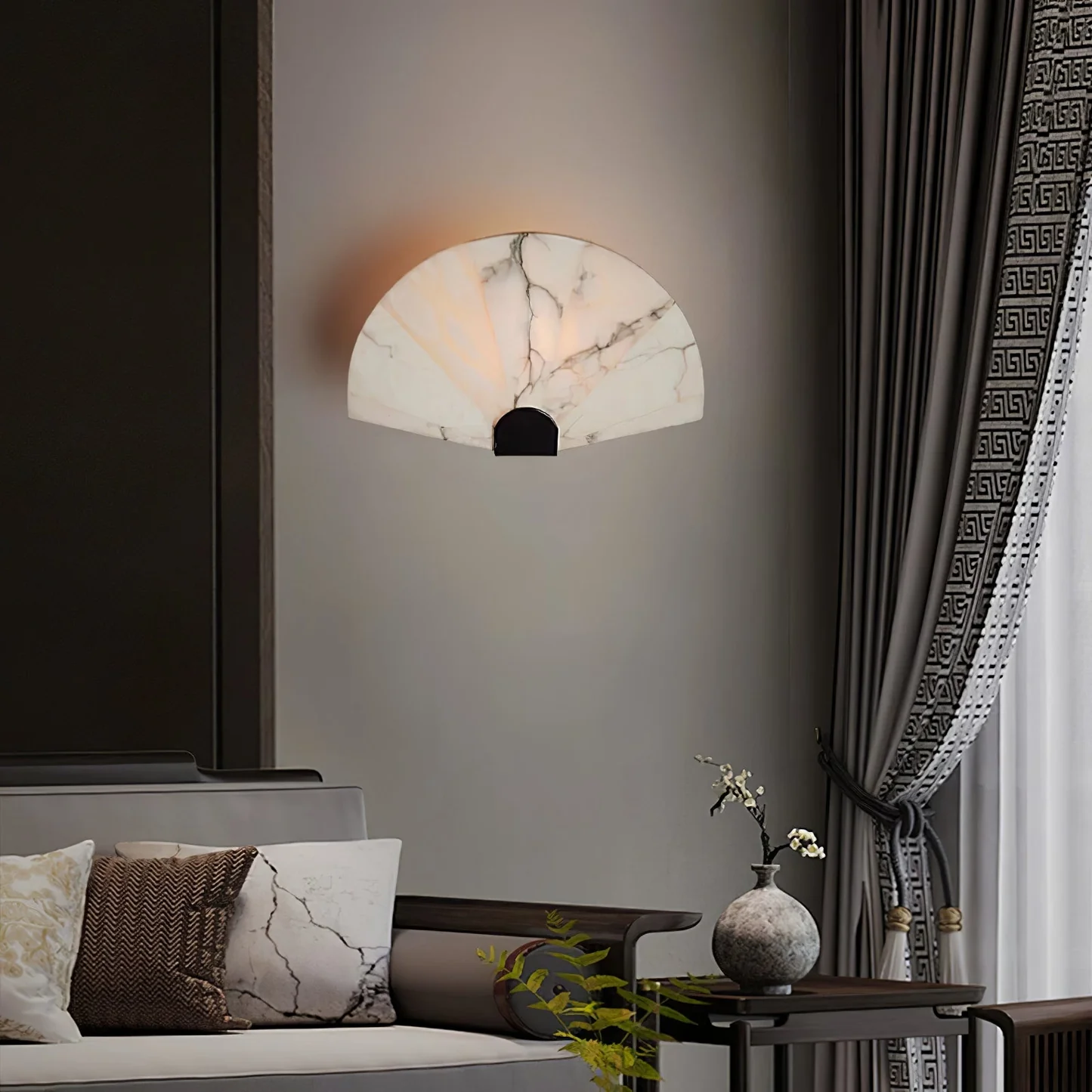 SOLEIL alabaster Wall sconce, warm glow detail